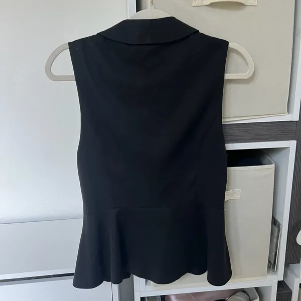 Reformation Oakley Peplum Vest in Black Sz 4 NWOT - Image 5