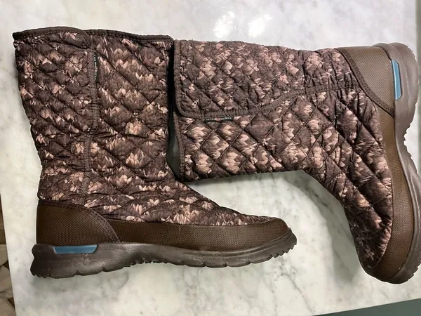 The North Face Quilted Brown Floral-Print Insulated Boots - Image 6