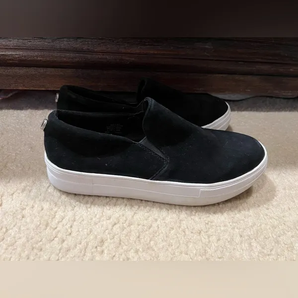 Steve Madden slip on Sneakers in Black Suede size 8 - Image 3