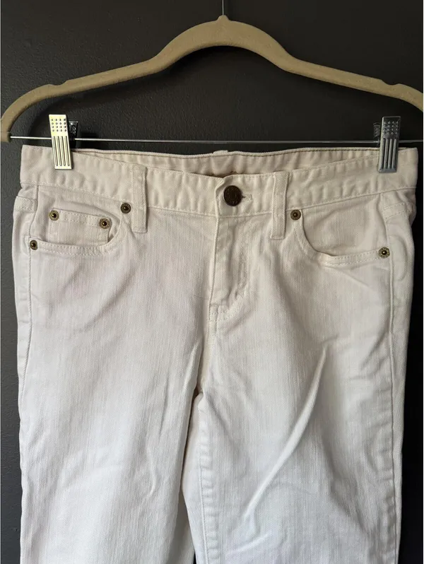 Levi’s White Bootcut Jeans with Classic Five-Pocket Design - Image 3