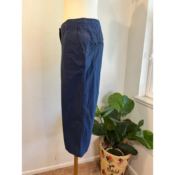 L.L. Bean Blue Low Rise Capri Cropped Wide Relaxed Fit Hiking Pants Size 8 - Image 3
