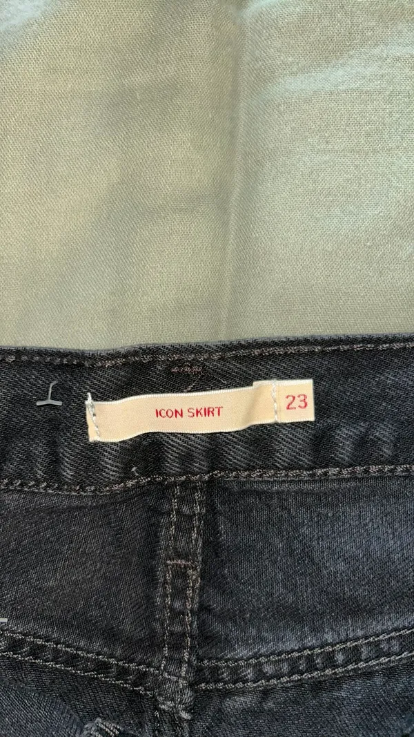 Levi’s Mini Denim Skirt - Image 3