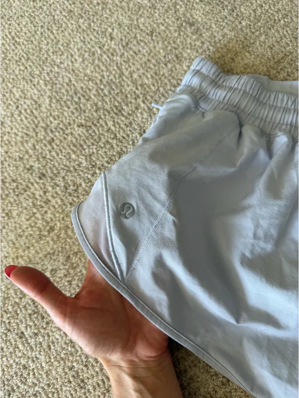 Lululemon Hot Shorts 4" - Image 3