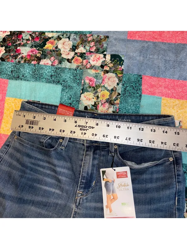 Signature by Levi's Modern Bermuda Shorts Size 6 Women's 28 Denim Blue - Image 8