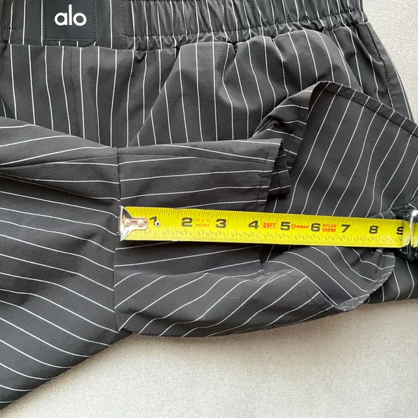 Alo Yoga Pinstripe Daylight Boxer Short Black/Titanium L - Image 4