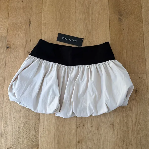 White Fox Mini Bubble Skort Size M in Off White Black - Image 3