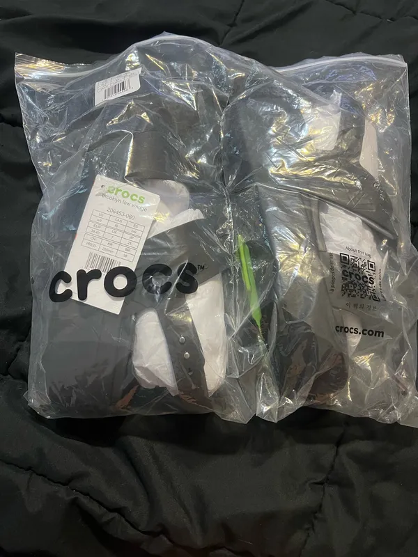 Crocs Sandals Women’s 9 - Image 7