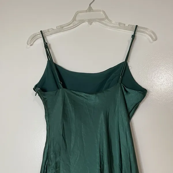 NEW! Selfie Leslie Well Versed Pleated Bust Front Split Dress Forest Green Med - Image 7