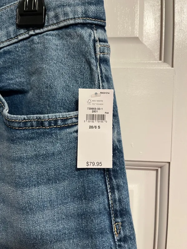 GAP Mid Rise Cuffed 90’s Loose Jeans in Medium Indigo Wash Size 28/6 Short NWT - Image 4