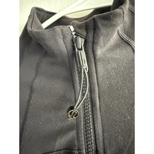 Lululemon Define‎ Jacket Black Full Zip Size 8 Breakaway from Cancer Logo - Image 4