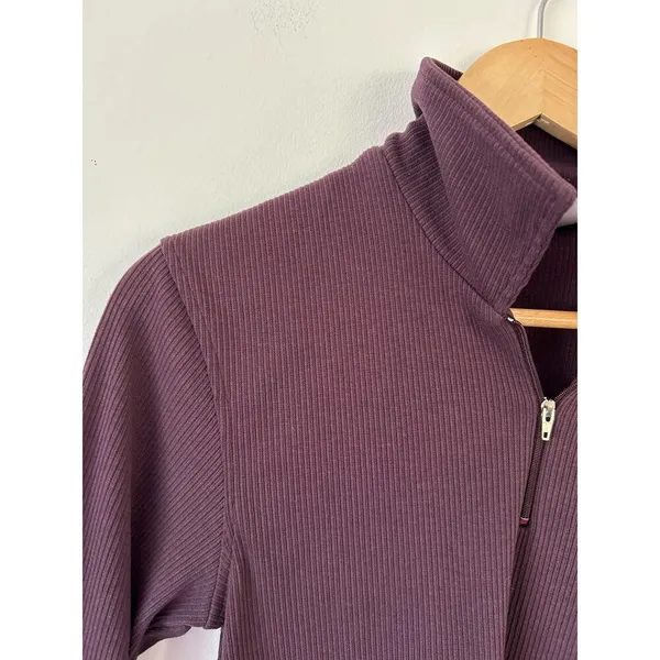 The North Face womens top size S maroon quarter zip ribbed material - Image 2