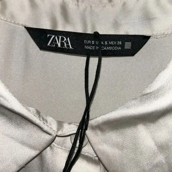 Zara Pearl White Satiny Button Down Shirt(Size Small) - Image 7