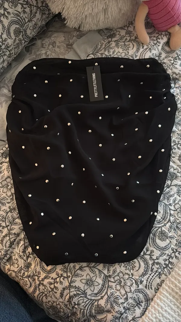 Pretty Little Thing Black Sleeveless Top - Image 5