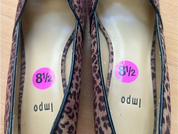 Leopard Heels 8.5 Peep-Toe Leopard print mid Heel in Brown & Black by lmpo - Image 6