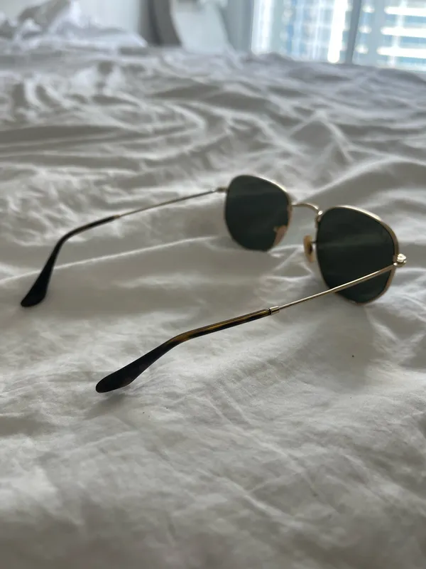 Reflective Ray-Ban Sunglasses - Image 9