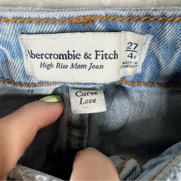 Abercrombie &‎ Fitch Light Wash Curve Love High Rise Mom Jeans - Image 5
