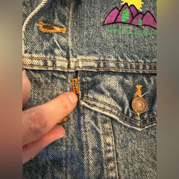 Vintage Levi's Denim Trucker Jacket Women’s Medium Made in USA 90s Jean Jacket - Image 8