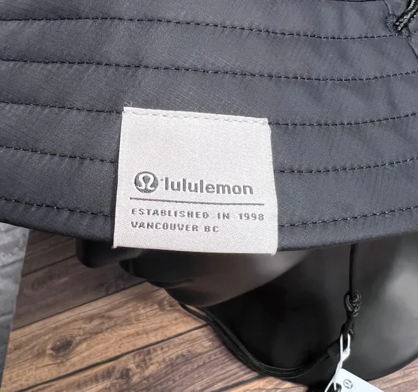 Lululemon Patch Logo Bucket Hat NWT Size S/M (Black) - Image 4