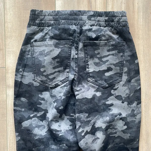 NEW Spanx Blackwash Camo Stretch Twill Cargo Jogger Pants Sz XS - Image 8