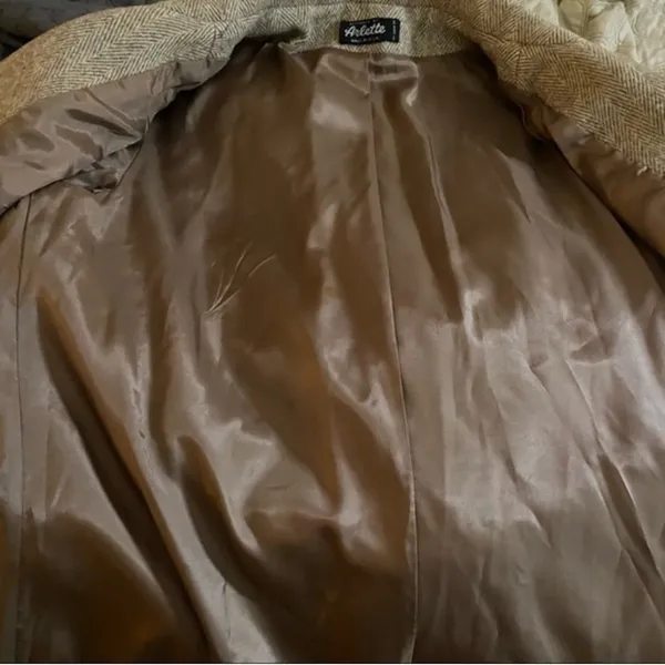 Vintage Arlette Tweed Camel Herringbone Menswear Style Pea Coat. - Image 7