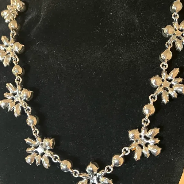 Elegant Silver and Pearl Necklace - Image 4