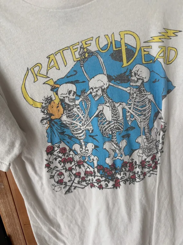 Junk Food grateful dead skeletons band tee bed of roses flea market short sleeve - Image 4