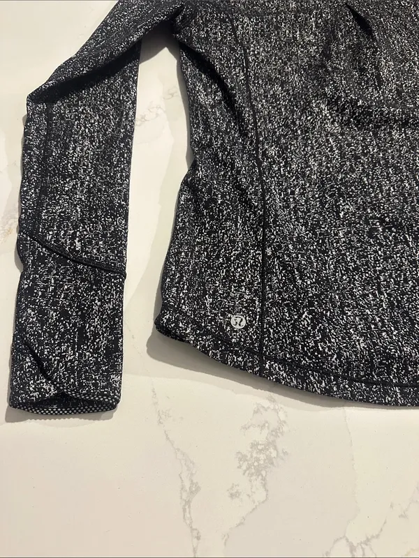 Lululemon black and white long sleeve running shirt approximate‎ size 10 - Image 4