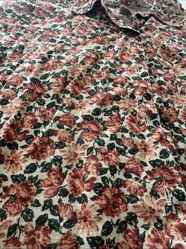 Abercrombie & Fitch Co. Vintage Linen and Cotton blend short sleeve floral shirt - Image 2