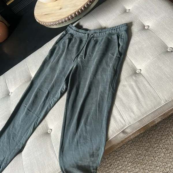 Everlane Green Jogger Sweatpants Size Medium - Image 3