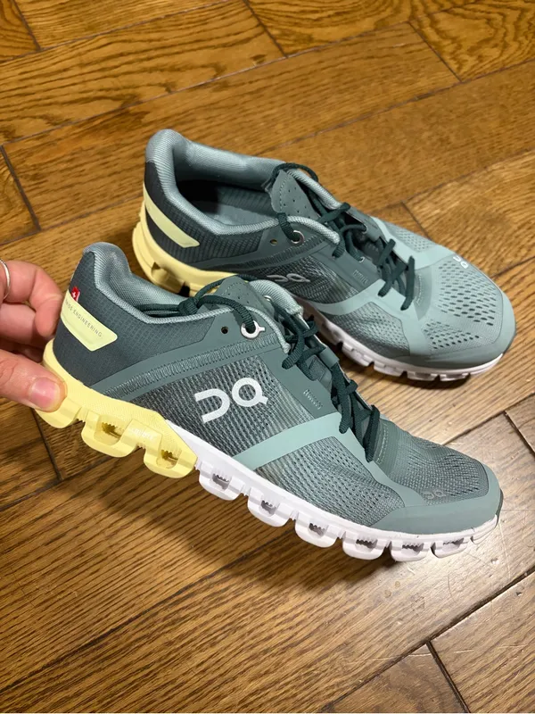 On Running Swiss engineering Women's gray green yellow Athletic Sneakers size 5 - Image 5