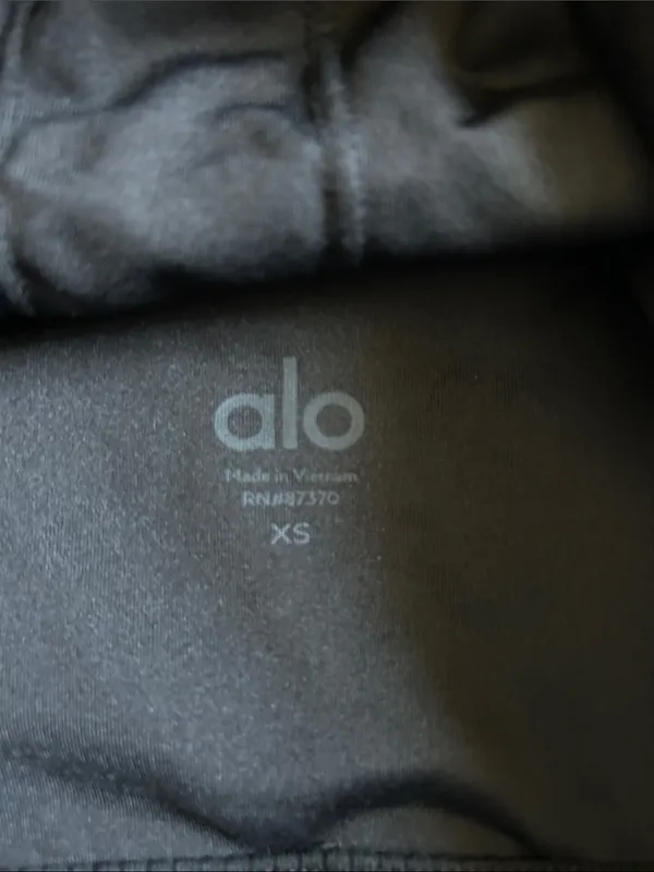 ALO Yoga Black Ribbed Sports Bra with Minimal Logo - Image 3