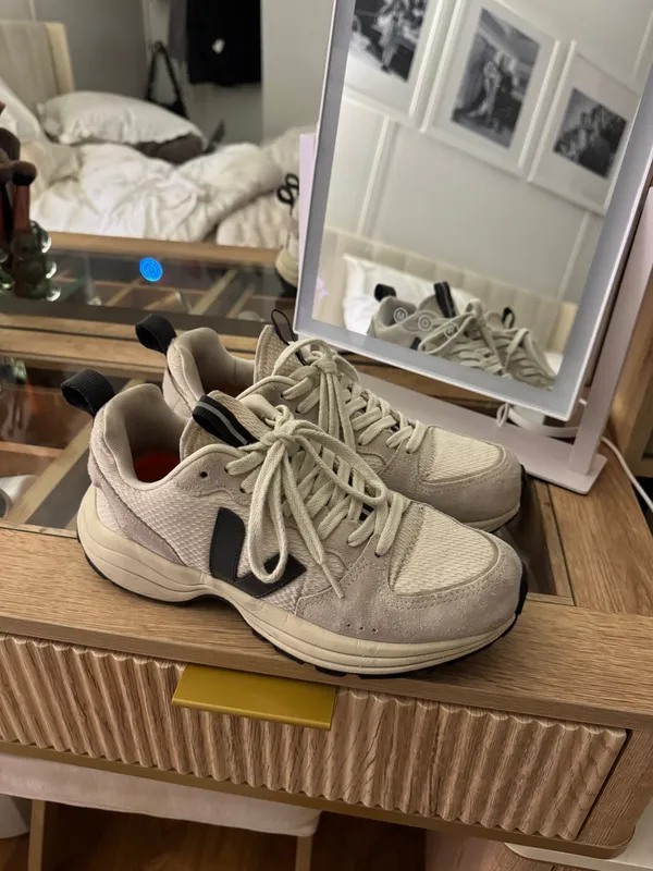 VEJA Sneakers - Image 2