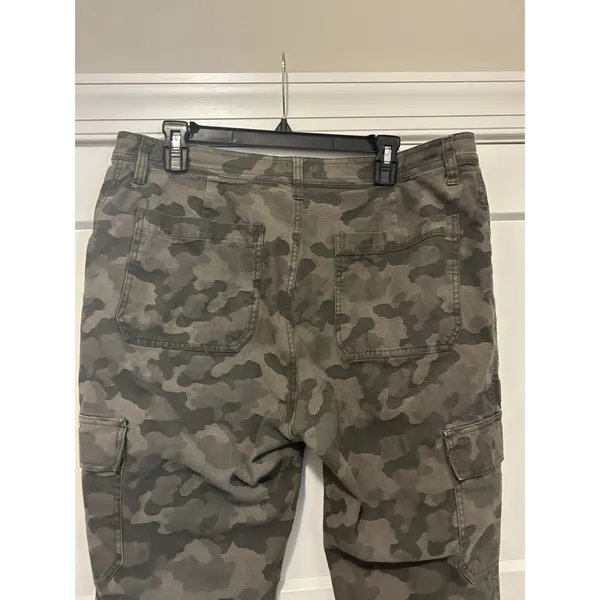 J Crew Camo Cargo Utility Military Pants Women’s Size 32 Mid Rise Camouflage - Image 3