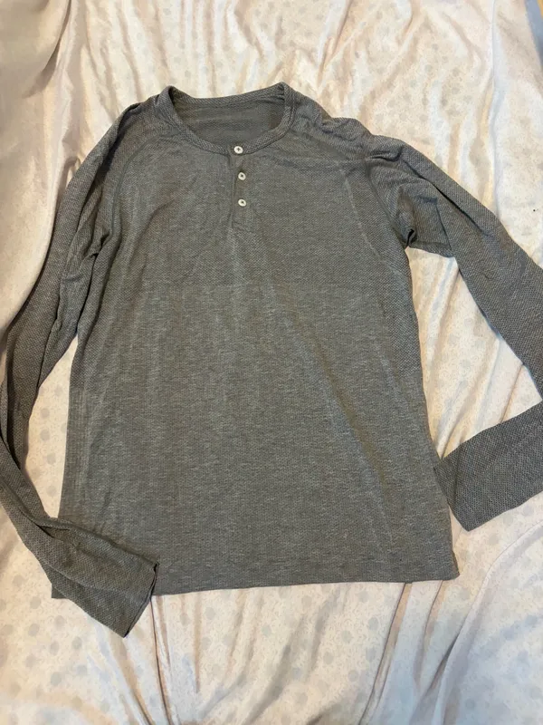 Lululemon gray workout long sleeve shirt - Image 3