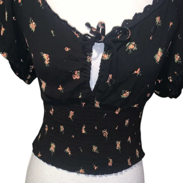 Eyeshadow Womans Size L Top Floral Black Short Sleeve Puff Peasant Blouse Crop - Image 2