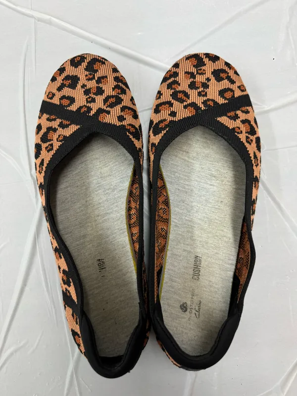 Clarks Cloud Steppers Leopard Print Slip On Flats Size 7.5 - Image 5
