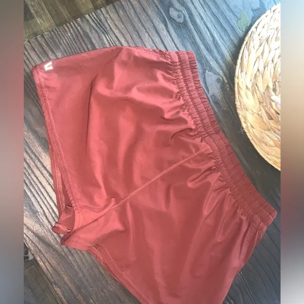 Women's Brown Casual Shorts vuori size L nwot summer classic activewear casual - Image 7