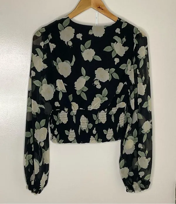 Wilfred Wistful Blouse Smocked V-neck blouse - Image 3