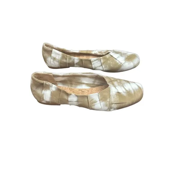 Korks Women’s Size 10 Palmer Khaki White Tie Dye Square Toe Ruched Ballet Flat - Image 2
