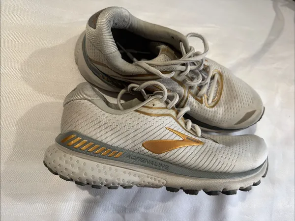 Brooks and Gold Running Sneakers UNISEX - Image 4