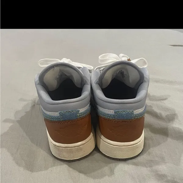 Nike Gray and Blue Athletic Shoes with Classic Design - Image 3