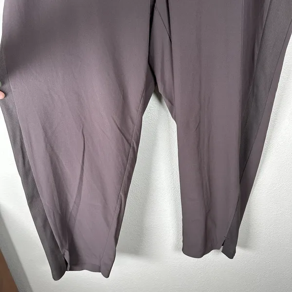 Athleta Brooklyn Mid Rise Ankle Pants Womens 18‎ Purple Rib Knit Side Panels Gym - Image 3