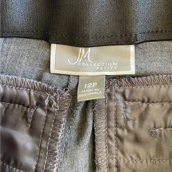 JM collection zipper closure dress pant. Size 12 petite - Image 4