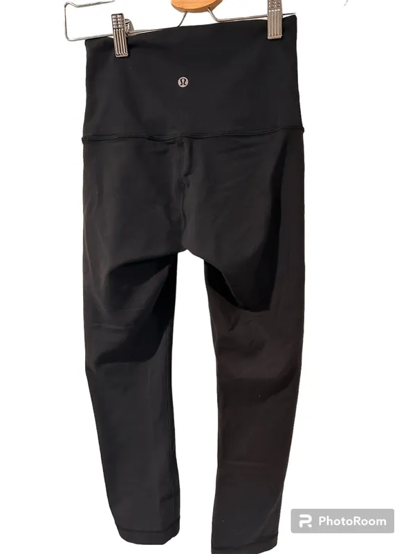 Lululemon Wunder Under black leggings 21” size 4 thick material - Image 5