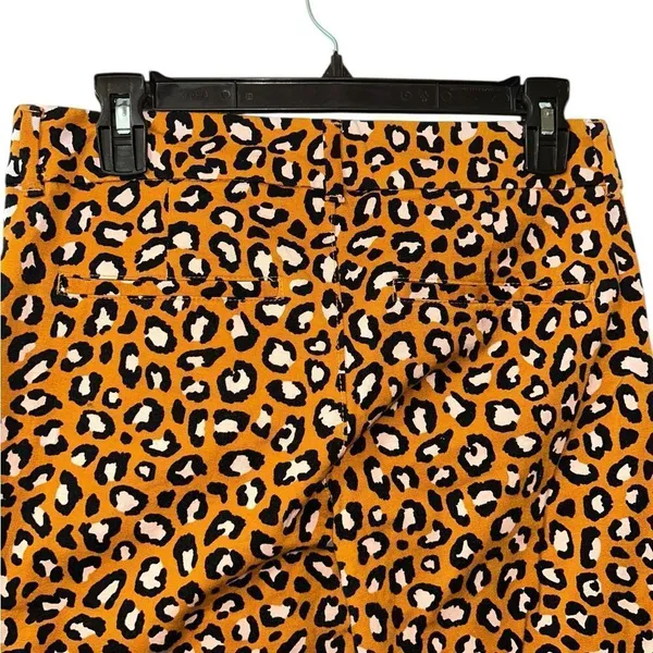 Old Navy Ankle Length Leopard Print Pants(Size 6) - Image 7
