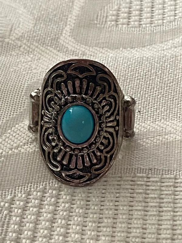Womens Finger Ring Silver Tone Faux Turquoise Stone Metal Elastic Back Western - Image 3