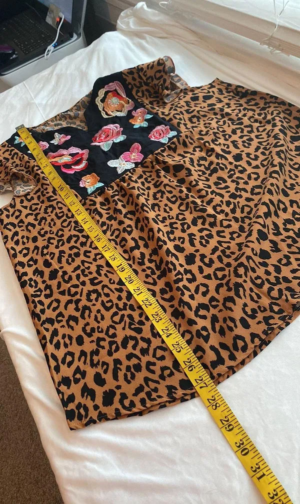 Embroidered and animal print blouse flutter sleeves short V-neckline size large - Image 3