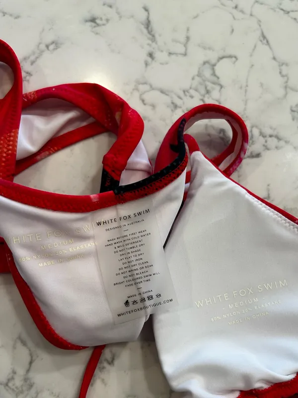 White Fox Swim Red Swirl‎ Pattern String Bikini Swimsuit Size Medium - Image 5