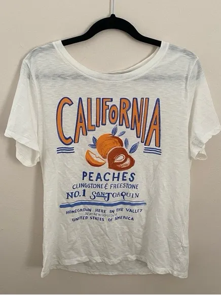 J Crew California Peaches Graphic Tee Size Medium NWOT - Image 2