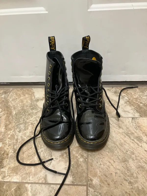 •DR MARTENS• Doc Martens Zavala Patent Leather Black Lace Up - Image 7